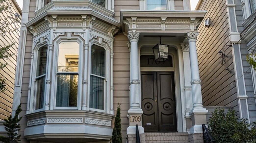 הבית של משפחת טנאר מצער גידול בנות הבית של משפחת טנאר מצער גידול בנות