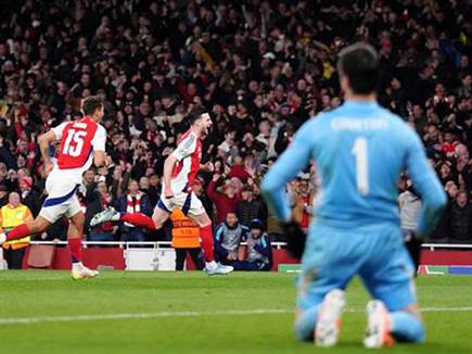 ארסנל חוגגת ניצחון גדול (getty)