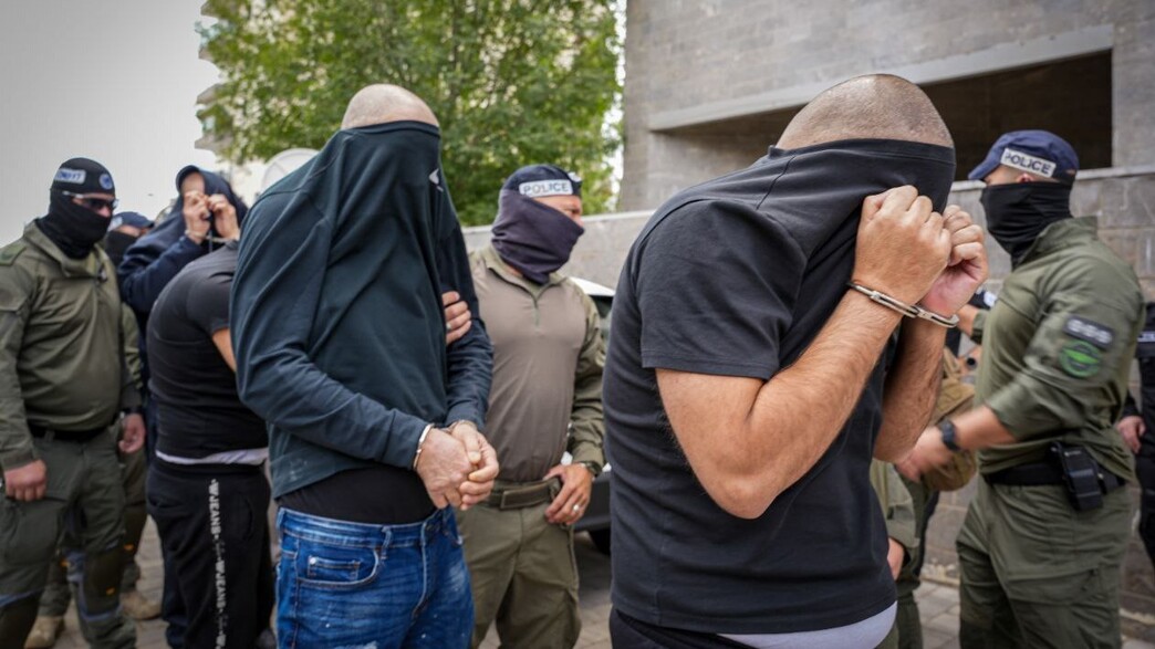 חוזה של מיליונים ונאמנות שנקנית בכסף: המשכורות של עולם הפשע