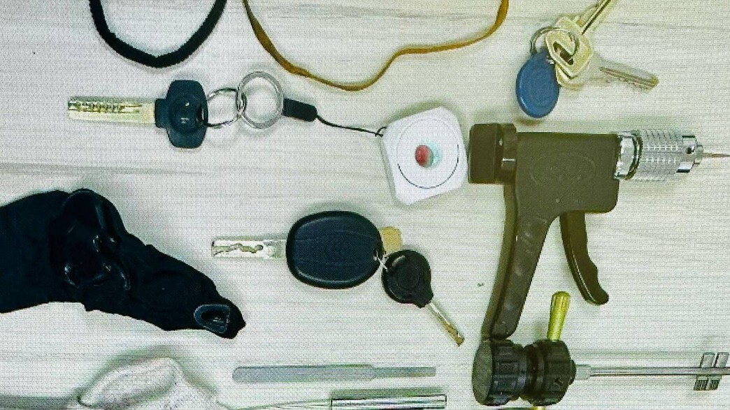 השלל שגנב השודד השלל שגנב השודד