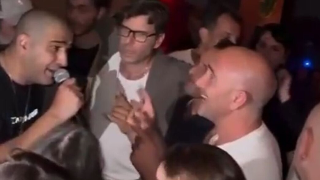 אסי כהן חוגג במסיבה אסי כהן חוגג במסיבה