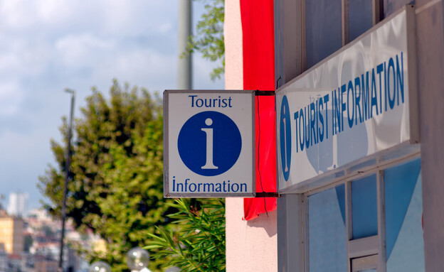 תחנת מידע לתיירים (צילום: Melih Evren, shutterstock) תחנת מידע לתיירים (צילום: Melih Evren, shutterstock)