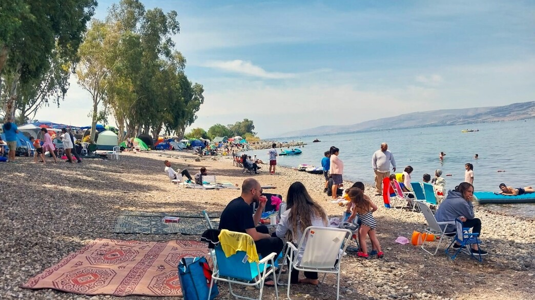 עומס בחופי הכנרת עומס בחופי הכנרת