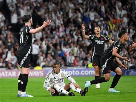 אמבפה סחט פנדל שהיה יכול לשנות את המשחק, אבל הוא בוטל (GETTY)