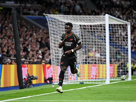 סאקה פיצה על החמצת הפנדל עם גול נהדר (GETTY)