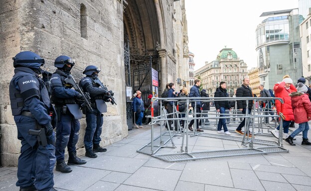 וינה אוסטריה שוטרים (צילום: MAX SLOVENCIK, getty images)