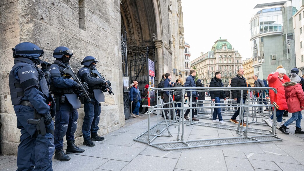 וינה אוסטריה שוטרים (צילום: MAX SLOVENCIK, getty images)
