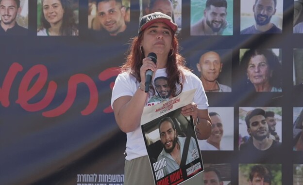 שורדת השבי אילנה גריצווסקי בגבול רצועת עזה (צילום: חדשות 12) שורדת השבי אילנה גריצווסקי בגבול רצועת עזה (צילום: חדשות 12)