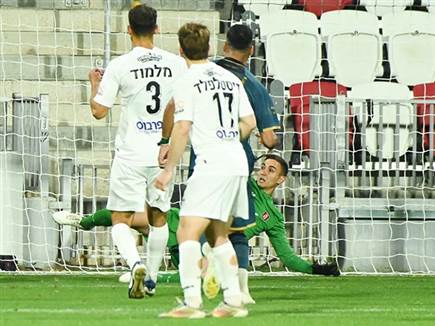 אלצ`בסקי מנע תבוסה בבכורה (ברני ארדוב)