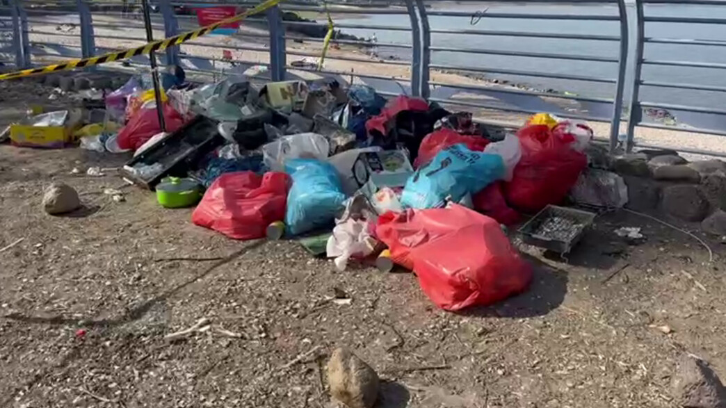 אשפה ופסולת שהותירו מבלים בכנרת אשפה ופסולת שהותירו מבלים בכנרת