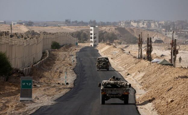 כוחות צה"ל בציר פילדלפי ברצועת עזה (צילום: רויטרס)