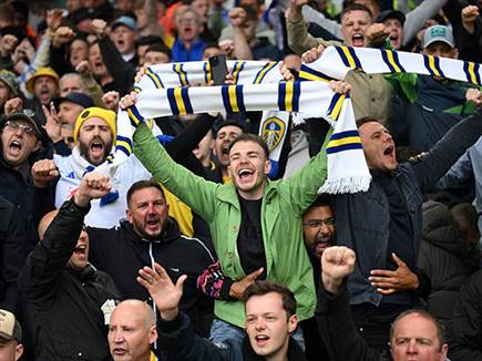 עם ציפיות ואצטדיון מלא, לידס חלמה עלייה (GETTY)