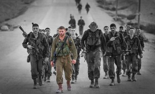 אייל אבניאון ז"ל ומחלקתו (צילום: באדיבות המשפחה)