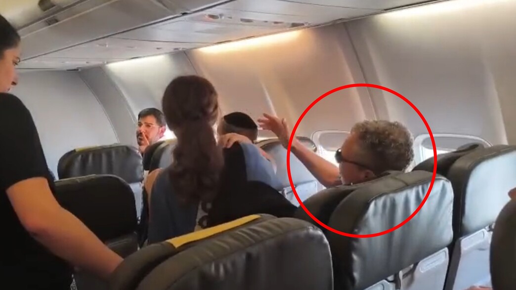 שלמה בראבא מתעצבן בטיסה שלמה בראבא מתעצבן בטיסה