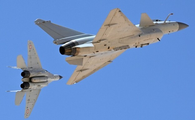 מטוסי קרב סיניים J-10C בתרגיל במצרים (צילום: הטלוויזיה הסינית)