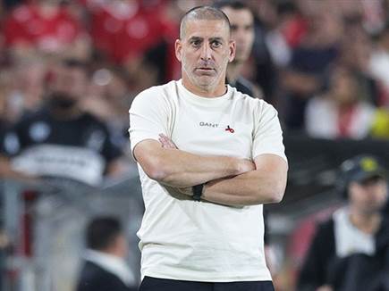 רו קוז`וך נהנה מההצגה של החניכים שלו (אלן שיבר)