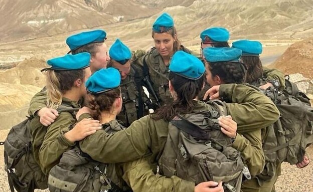 עדן נימרי וצוות רוכב שמיים שהכשירה (צילום: האתר לזיכרה של עדן נימרי ז