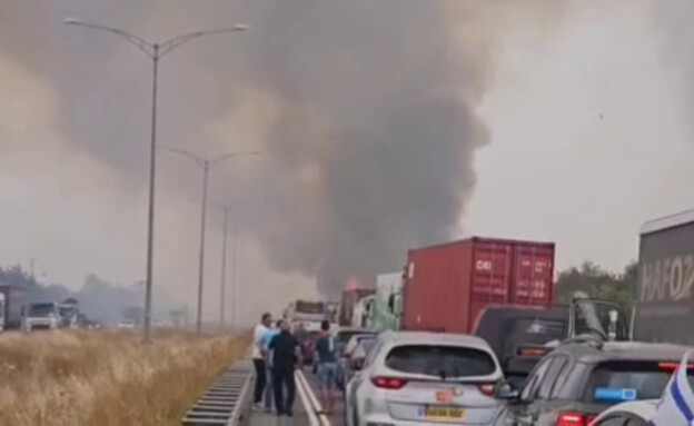 פקקי ענק בעקבות השריפה בכביש 6 (צילום: קבוצת המבצר)