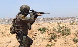 בביקור (צילום: שי לוי)