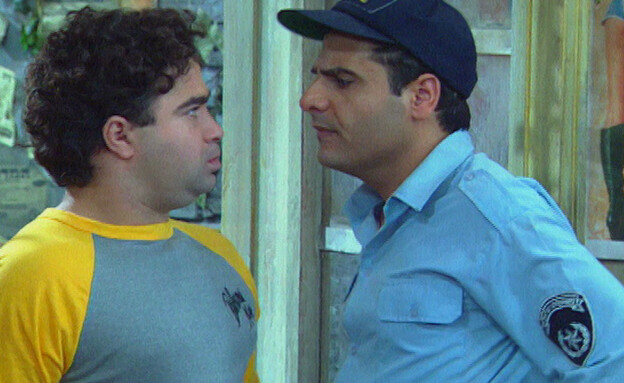 טיפשים בלי הפסקה: ששי והשוטר מתחרים על הכתר