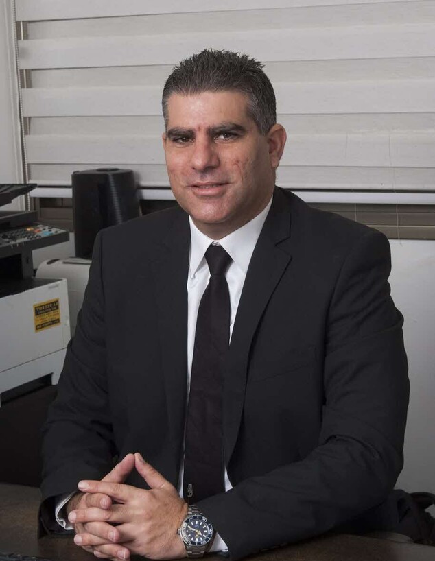 עו