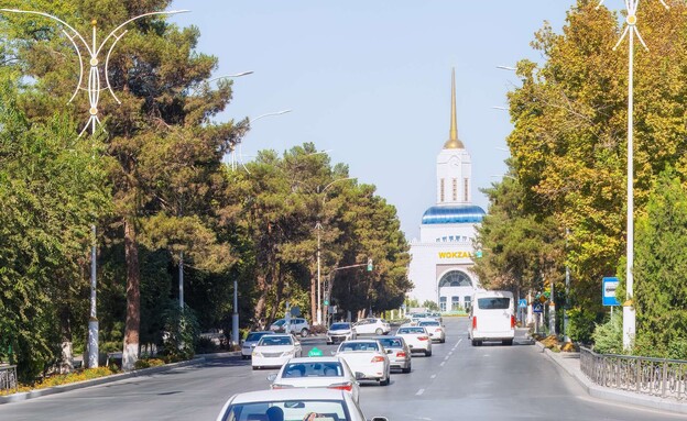מכוניות טורקמניסטן (צילום: Nimbus Works, shutterstock)