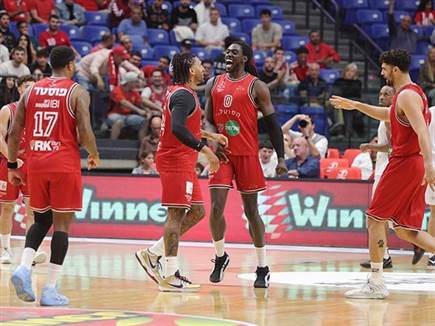 וג`ונתן מוטלי עם שיא עונתי (צילום: אלן שיבר)