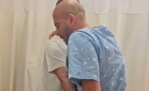 משה בן דוד מ"חתונמי" בתהליך השיקום בבית החולים (צילום: instagram)