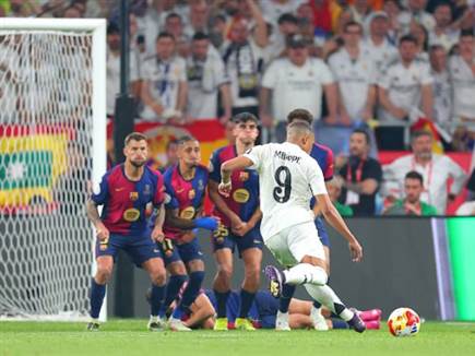 אמבפה איזן בחופשית (Getty)