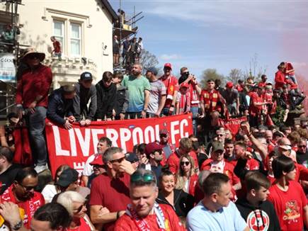 אנפילד התמרק לחגיגות (GETTY)