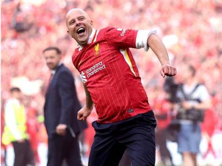 סלוט עשה את מה שרבים לפניו כשלו לעשות. ועוד בעונתו הראשונה (GETTY)