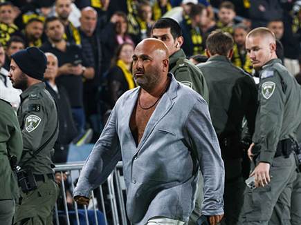 אברמוב פנה לאוהדים כדי שיפסיקו לזרוק אבוקות (דני מרון)