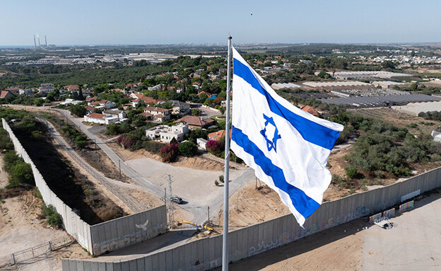 יעלה הדגל נתיב העשרה (צילום: אמנון זיו נתיב העשרה)