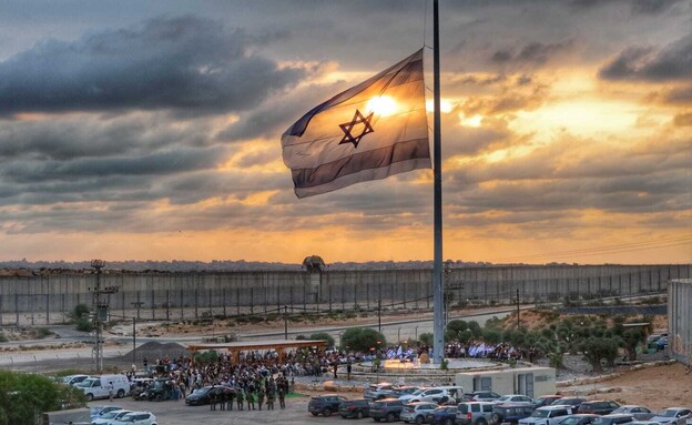 יעלה הדגל נתיב העשרה (צילום: אמנון זיו נתיב העשרה)