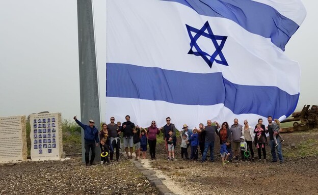 יעלה הדגל תל סאקי 1 (צילום: יהודה וינברג רמת מגשימים)