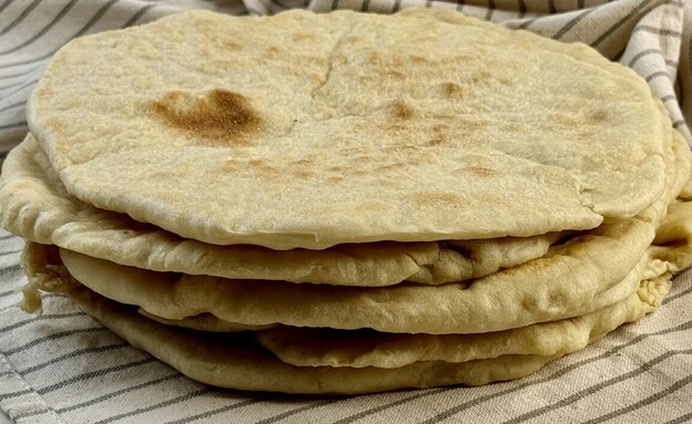 לאפות עם מרכיב סודי. לא לשכוח לכסות במגבת!