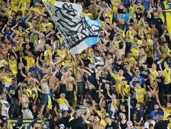 פרויקט קהילתי חשוב. אוהדי מכבי ת"א (אלן שיבר) (צילום: ספורט 5)