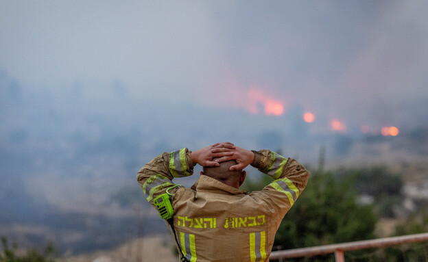 שרפת ענק בהרי ירושלים  (צילום: יונתן זינדל, פלאש 90)