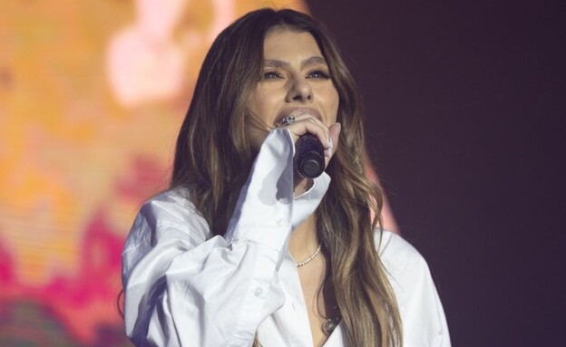 אודיה בהופעה בהיכל מנורה (צילום: עומרי סילבר)