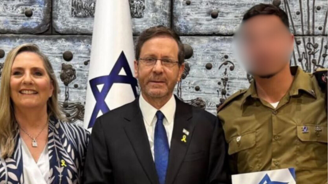 הבן של יצחק אברג'יל קיבל מצטיין נשיא הבן של יצחק אברג'יל קיבל מצטיין נשיא