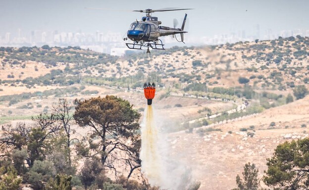 מסוק כיבוי (צילום: עמית אגרונוב)
