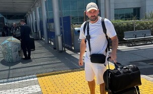 העבריין שרון ארביב בשדה תעופה לפני מעצרו