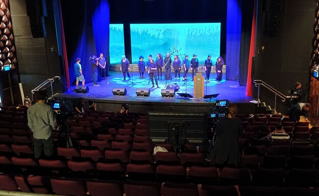 מאחורי הקלעים בטקס יום הזיכרון הישראלי-פלסטיני המשותף שנערך ביפו (צילום: יוגב כרמל, N12)
