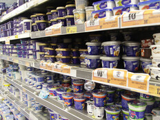 המחיר יתייקר. מדף מוצרי חלב