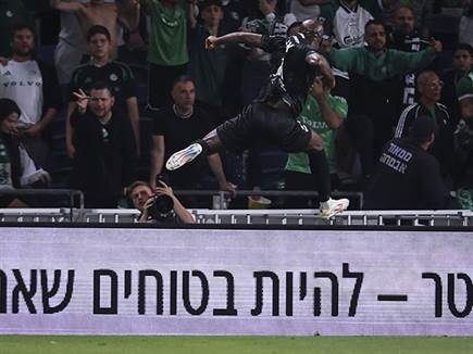 איסט לא הפסיק להבקיע (צילום: מאור אלקסלסי)