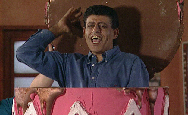 שימי תבורי קופץ מעוגה ומפתיע את אתי