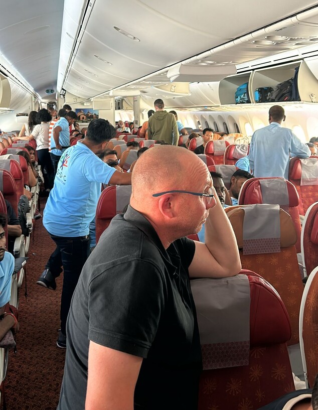 אבו דאבי תקועים נוסעים ישראלים טיסת אייר אינדיה (צילום: פרטי)