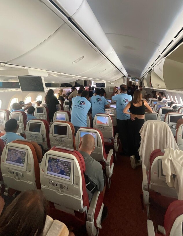נוסעים ישראלים תקועים טיסת אייר אינדיה (צילום: פרטי)
