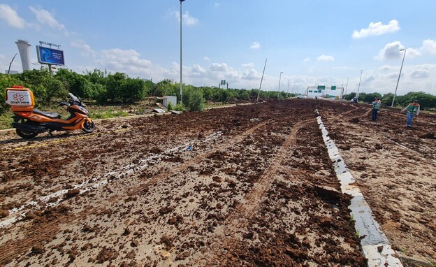 רסיסים נפלו באיזור נתב"ג (צילום: דוברות איחוד הצלה )