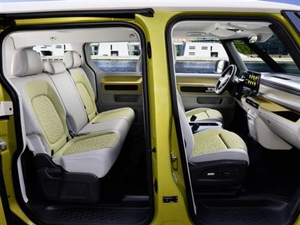 בסיס גלגלים של כמעט 3 מטר יאפשר לכם מרווח טוב לנוסעים מאחור